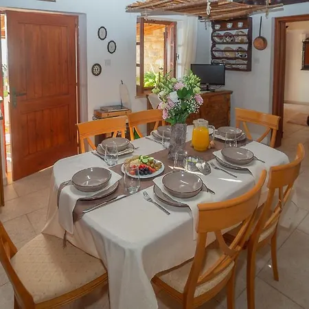 Iocasti By Agroholidays * Lasa